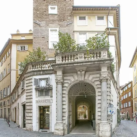 Palazzo Scapucci A Navona * Rome