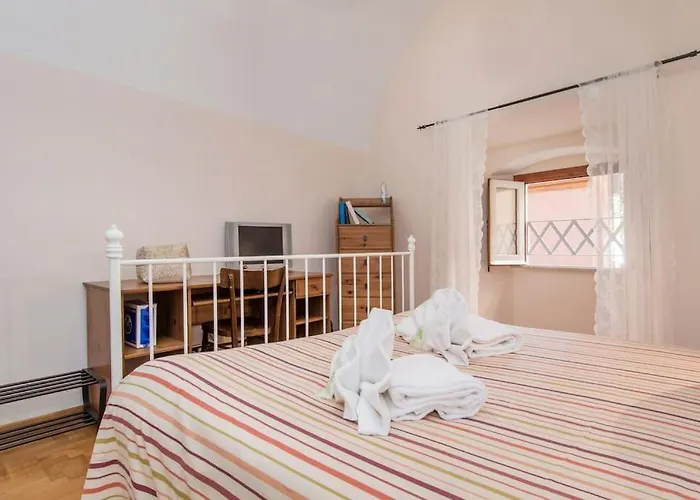 Palazzo Scapucci A Navona Rom