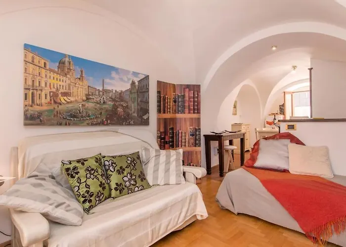 Palazzo Scapucci A Navona Rom