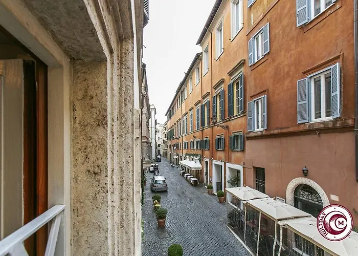 Palazzo Scapucci A Navona Rom