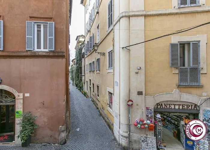 Palazzo Scapucci A Navona Rom