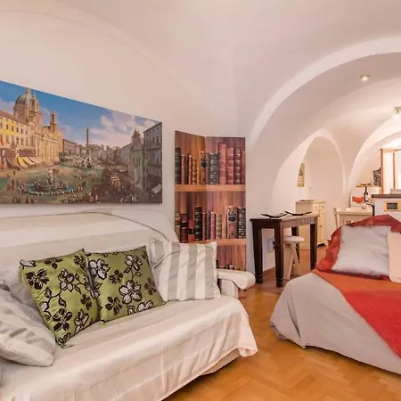 Palazzo Scapucci A Navona Roma